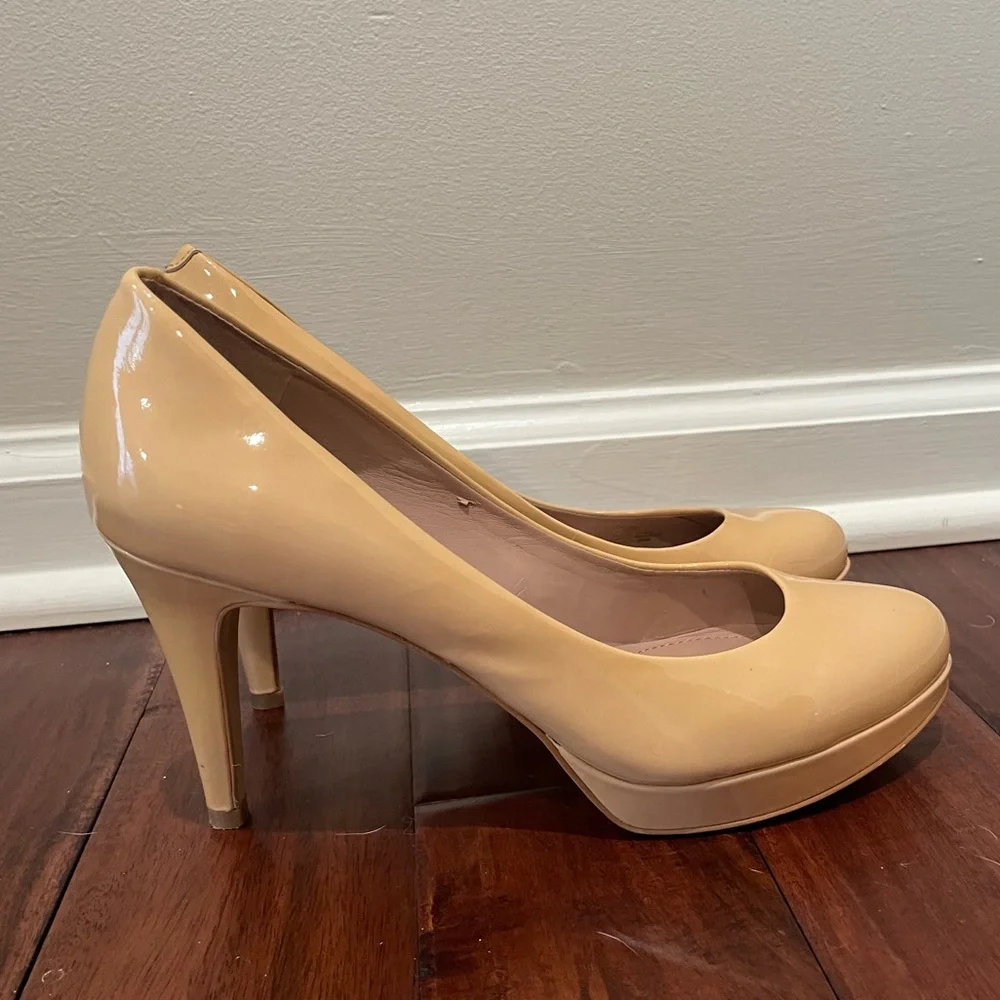Vince Camuto Patent Leather Nude Pumps - 7.5 - Picture 3 of 6